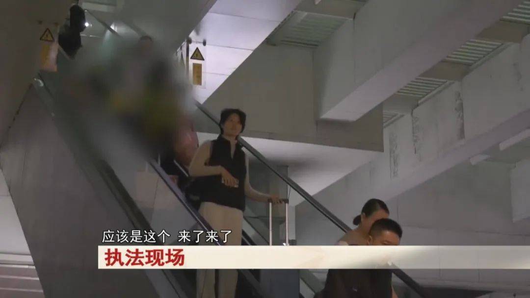 皇冠信用网账号_“老赖”车站被抓皇冠信用网账号,竟质问法官:为何不抓我妈 !