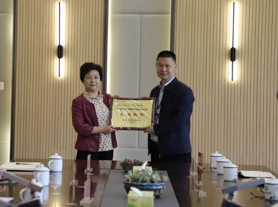 皇冠信用网登0_贵州省政协副主席、民盟贵州省委主委冉霞到贵州农职院调研