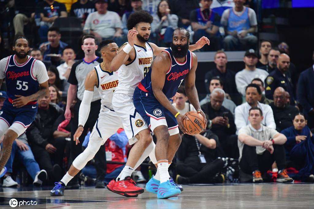 皇冠公司的代理怎么拿_哈登20+9约基奇再斩三双 快船大胜掘金总分2-1