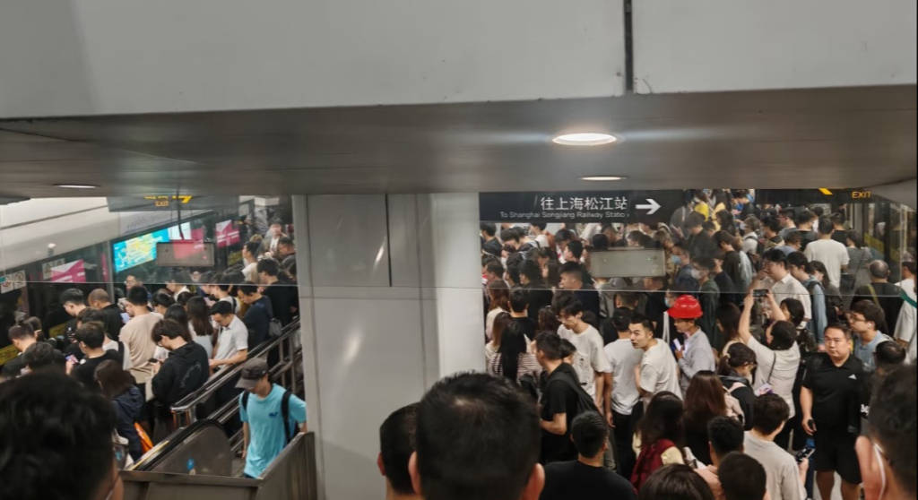 皇冠信用网在线注册_上海地铁:9号线因雨天打滑皇冠信用网在线注册,佘山往九亭方向部分列车限速运行