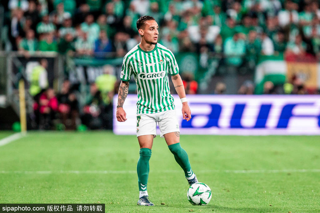 皇冠信用网会员申请网址_尬皇冠信用网会员申请网址！桑乔赛后久久拥抱安东尼 当场打电话：我不回曼联