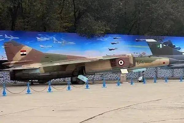 富明尼斯RJ v蔚山_离大谱富明尼斯RJ v蔚山!中国汽车在以色列被伊朗导弹砸中!经过“实战”考验?