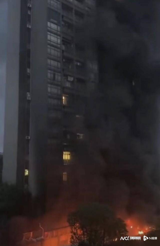 足球甲組聯賽_东莞一小区逾百辆电动自行车烧毁足球甲組聯賽！住户睡梦中被叫醒撤离逃生