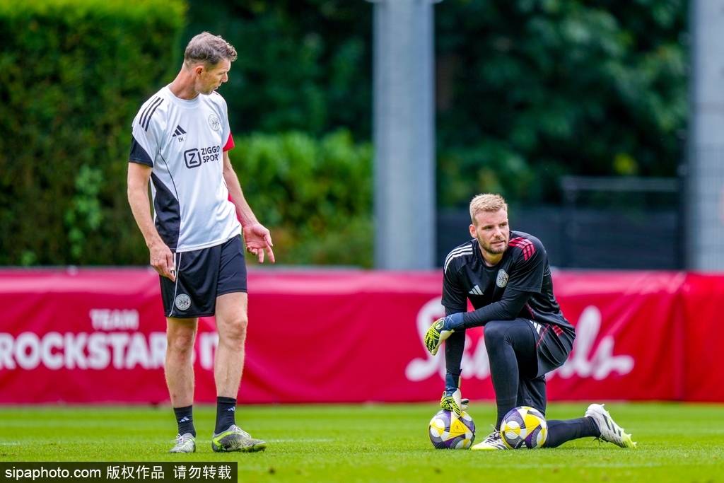 皇冠信用网登1,登2,登3出租_曼联双喜临门:奥纳纳与齐尔克泽伤愈复出皇冠信用网登1,登2,登3出租,备战英超首战阿森纳