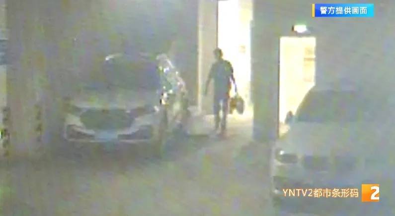 英格兰超级联赛
_凌晨怪事!男子提着茅台袋子在车库英格兰超级联赛
,翻垃圾桶竟为了.....