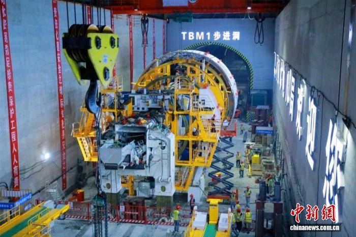 意大利甲组联赛_湖北宜昌:国产最大直径敞开式硬岩掘进机始发