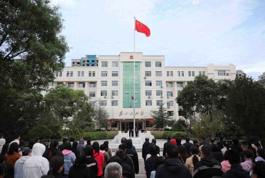 皇冠信用網押金多少_“一家几口都是公务员”皇冠信用網押金多少,人口小县财政供养入不敷出!副部级退休官员建议探索“公务人员与常住人口比例式削减”