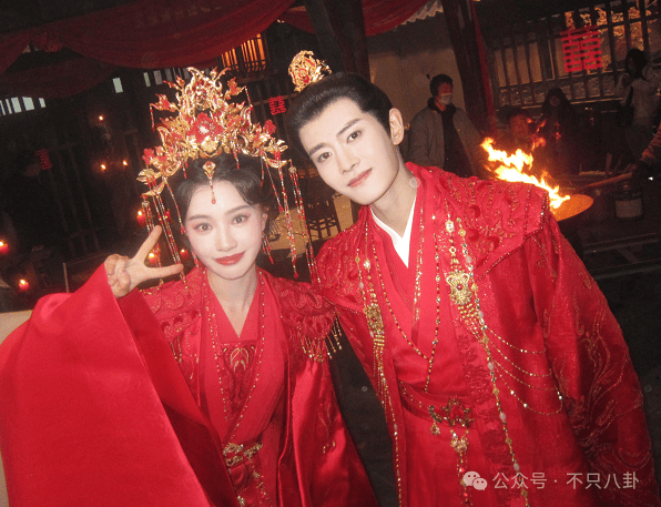 NBA篮球返水
_他俩没分手但被拍到吵架了NBA篮球返水
,吵得很凶......