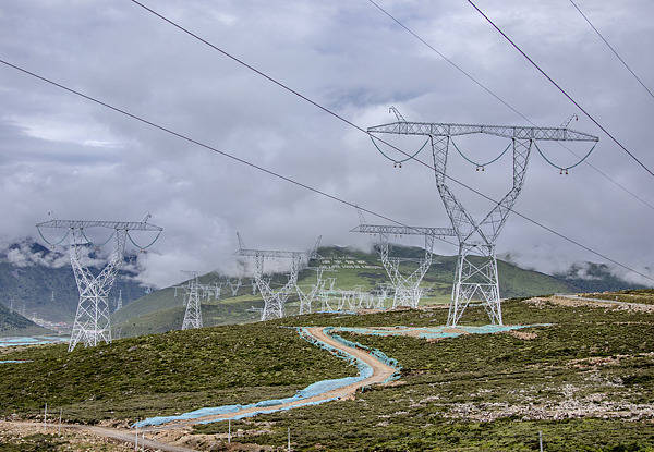 信用平台出租_美媒：中国有42条特高压输电线路信用平台出租，每一条的输电能力都远超美国