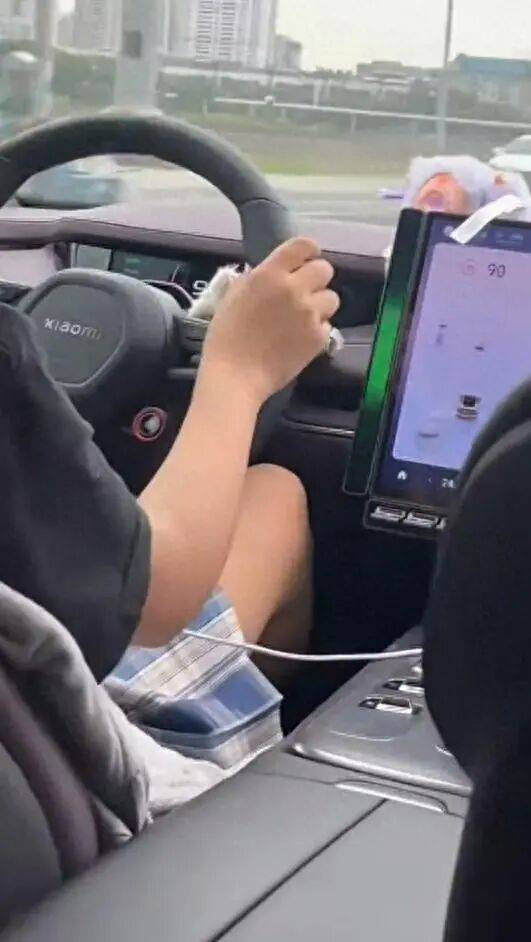 皇冠信用网注册
_小米汽车市区飙至时速120公里皇冠信用网注册
,跨双黄线到对向车道超车……交警回应→