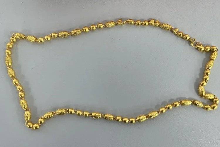 丹麦超级联赛_金项链里发现大量不明金属丹麦超级联赛，多家金店中招，警方：2人在黄金中掺铼