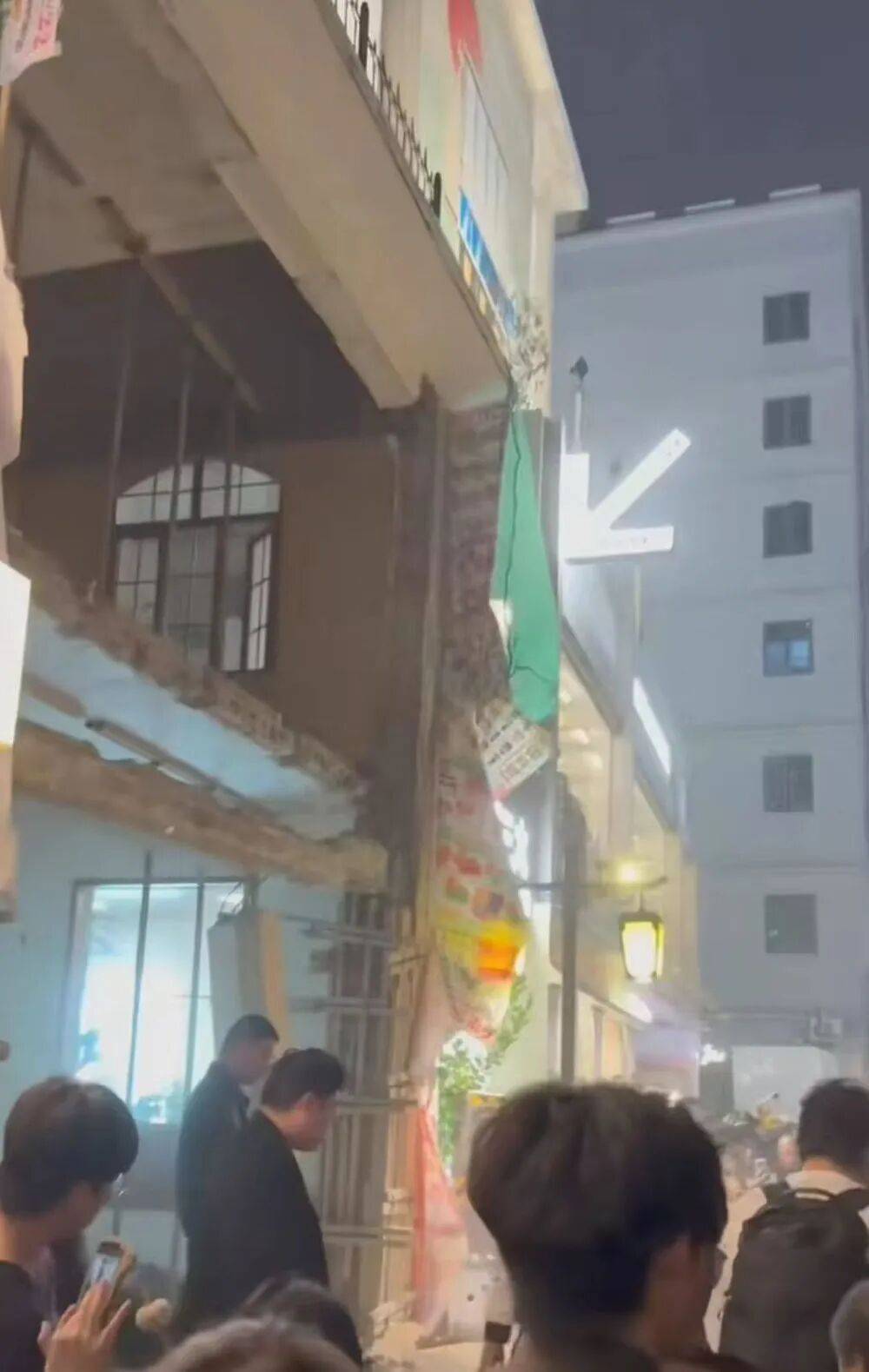 皇冠信用最新地址_湖南长沙潮宗街发生墙体垮塌事故皇冠信用最新地址，有人受伤，长沙市应急管理局：正在现场救援