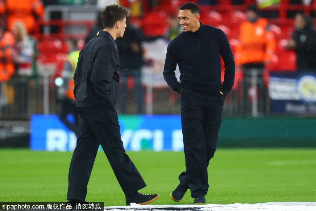 查尔顿 vs 西布朗_姆巴佩与维尼修斯的迷失：3.3亿双星在安菲尔德的尴尬之夜