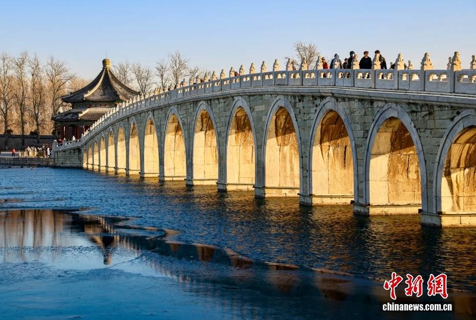 皇冠信用盘在线申请_北京颐和园呈现“金光穿洞”景观