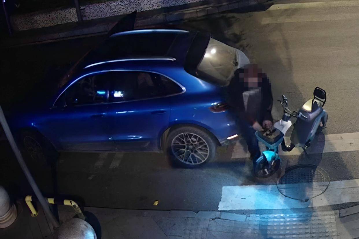 皇冠信用網如何注册
_男子开保时捷跑顺风车皇冠信用網如何注册
,顺路偷190多块电瓶,曾因盗窃多次入狱