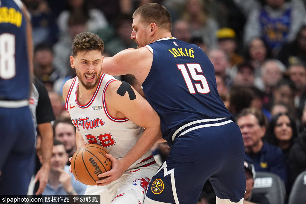 皇冠信用开号
_卡梅罗·安东尼为火箭-掘金比赛结束时的争议判罚辩护