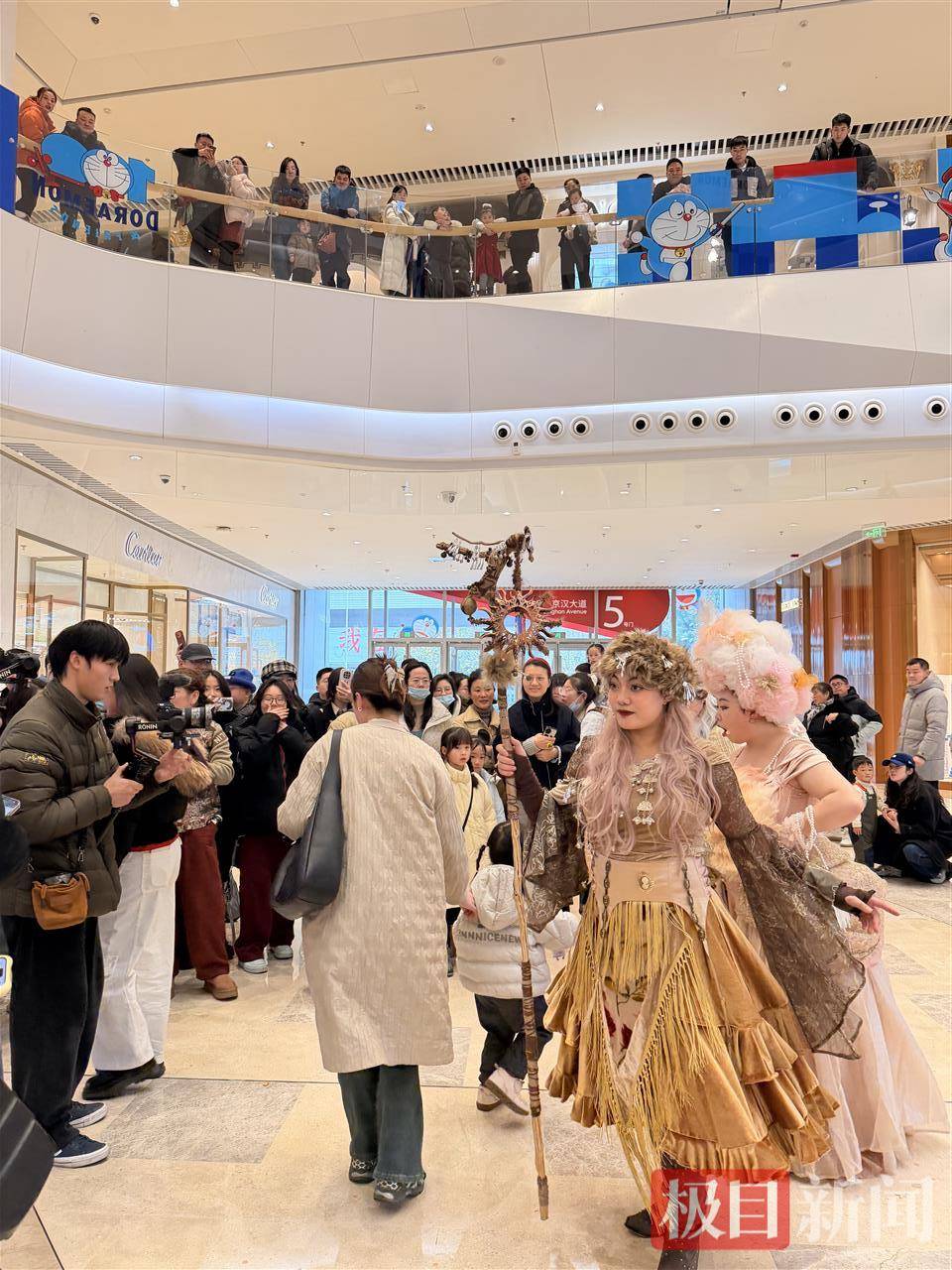 怎么注册皇冠信用网_车位要找半小时怎么注册皇冠信用网,吃饭等了一中午,连LV都开始排队了……新年第一天,武汉各大商场人气爆棚