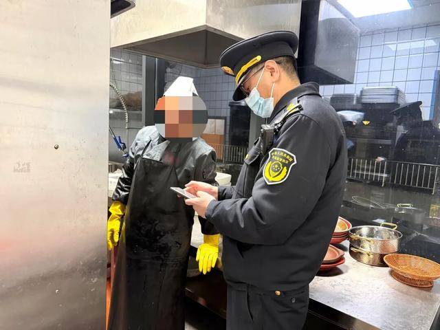 皇冠信用网在线开户_闵行夜查皇冠信用网在线开户!上海禁令下仍有商家自制售卖生腌