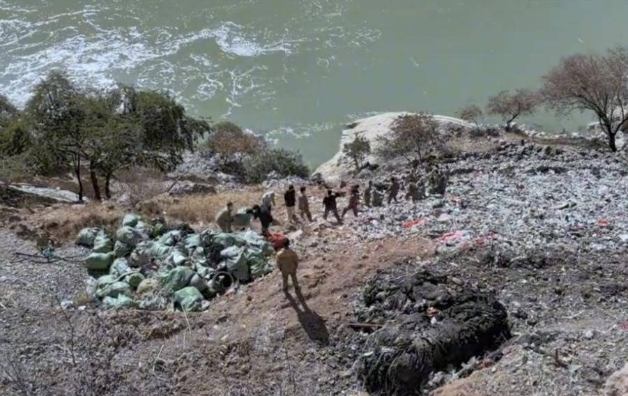 皇冠足球平台在哪里注册_网友曝木里金沙江边被倾倒大量垃圾 官方回应:已全部清理完毕皇冠足球平台在哪里注册,主要为生活垃圾