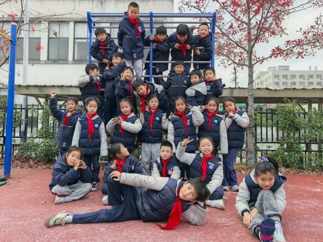 皇冠信用网注册网址_杭州小学女生躲在厕所偷偷哭皇冠信用网注册网址,医生建议休学!没想到2个月来,她一节课没落下!“原来除了爸爸妈妈,还有那么多人爱我”