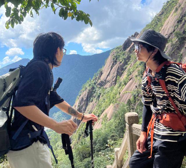 皇冠hga010怎么开户_两个00后刮腻子一年营收100多万元皇冠hga010怎么开户！梦想是画遍全球